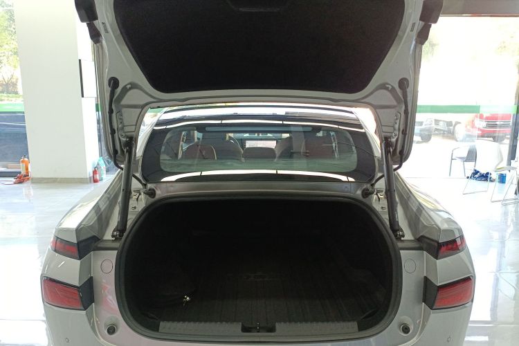 小鹏P7 2023款 P7i 702 Pro机舱底盘23