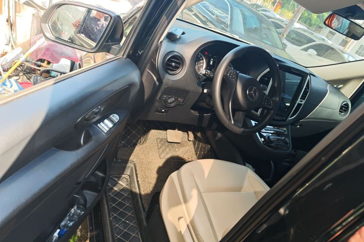 奔驰 威霆 2018款 2.0T 精英版 9座 国VI中控内饰7003