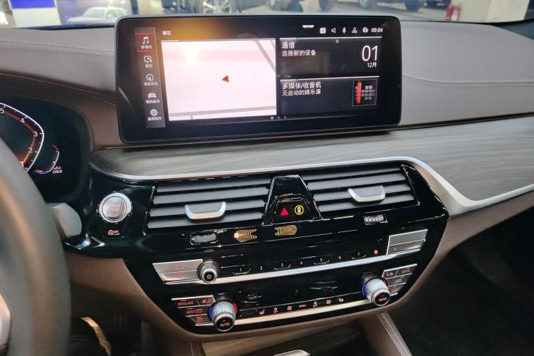 宝马5系 2022款 改款 530Li 领先型 M运动套装中控内饰16