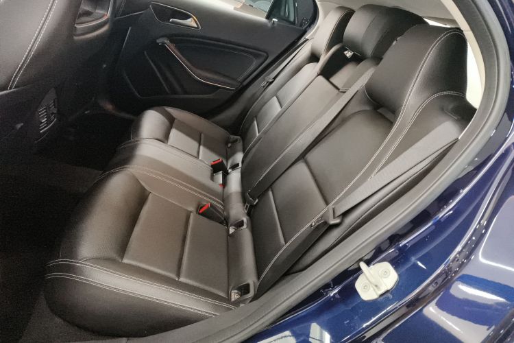 奔驰GLA 2018款 GLA 200 动感型中控内饰21