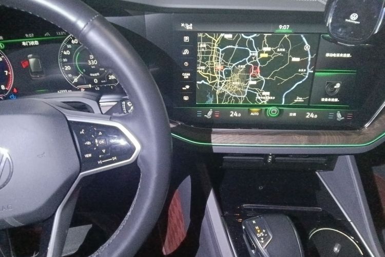 大众 途锐 2023款 3.0TSI 锐享版 曜黑运动套装中控内饰16
