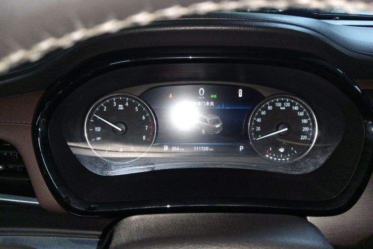 别克GL8 2021款 陆上公务舱 652T 豪华型中控内饰14