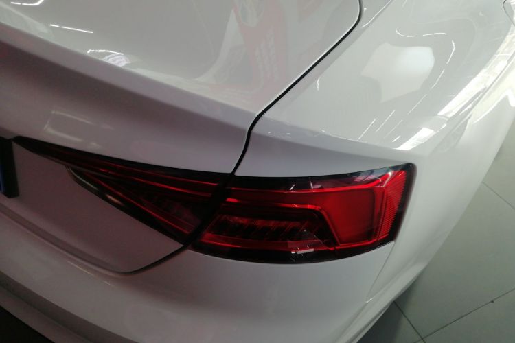 奥迪A5 2017款 Sportback 40 TFSI 时尚型车身外观9