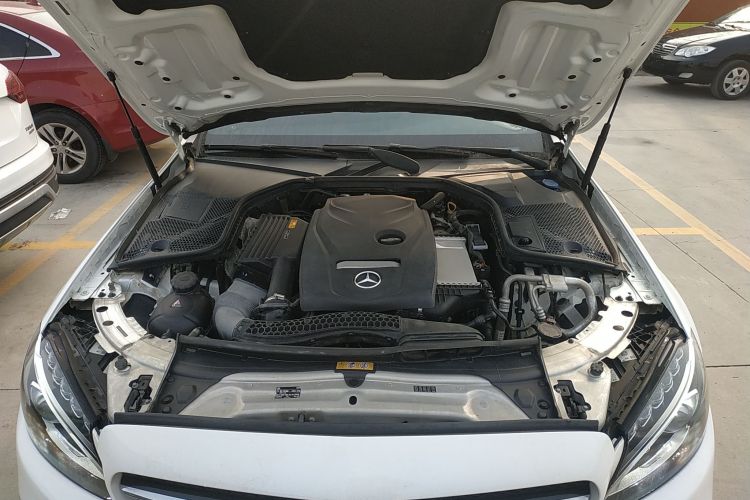 奔驰C级 2018款 C 200 运动版机舱底盘24