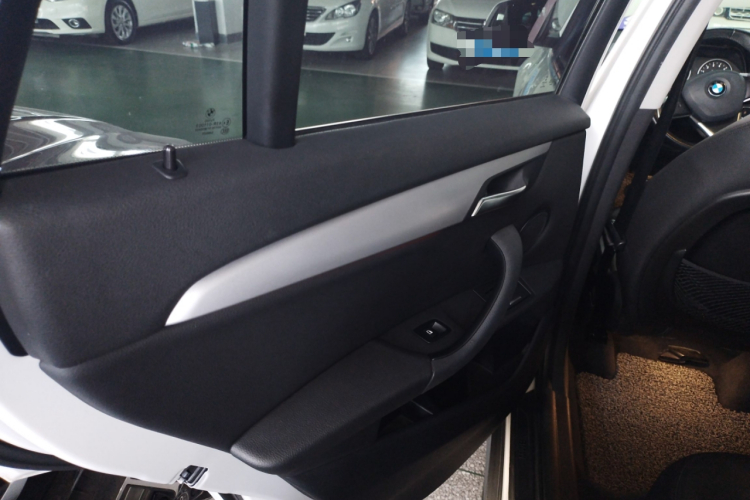 宝马X1 2016款 sDrive18Li 时尚型中控内饰49