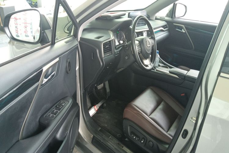 雷克萨斯RX 2020款 改款 300 两驱精英版中控内饰20