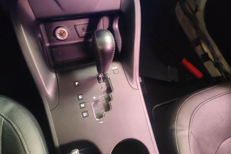 北京现代ix35 2015款 2.0L 自动两驱智能型 国V中控内饰18