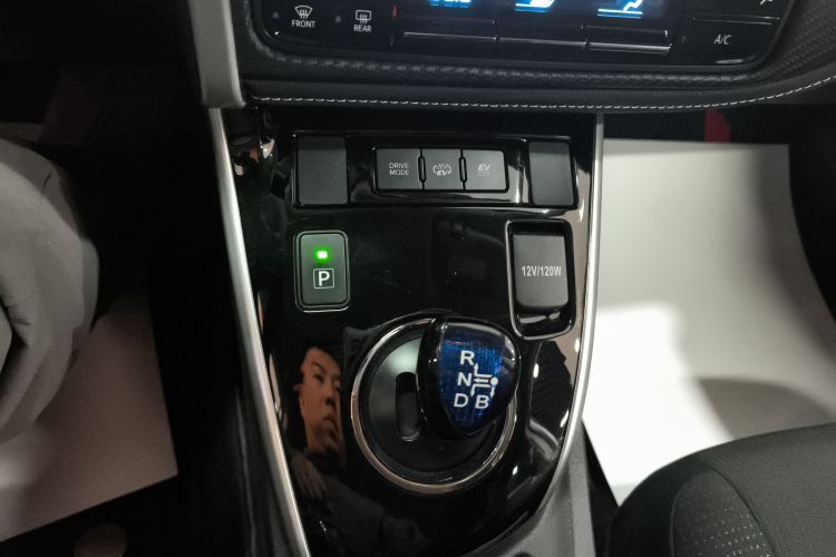 丰田 雷凌双擎E+ 2019款 1.8PH GS E-CVT精英版中控内饰18