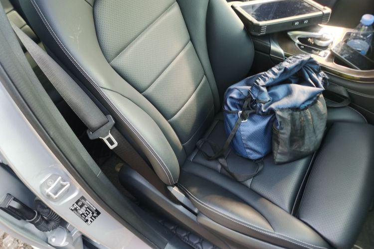 奔驰GLC 2018款 改款 GLC 300 4MATIC 动感型局部细节41