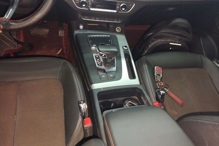 奥迪Q5L 2018款 40 TFSI 荣享时尚型 国VI中控内饰18