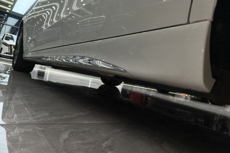 奔驰C级 2022款 C 200 L 运动版局部细节9002