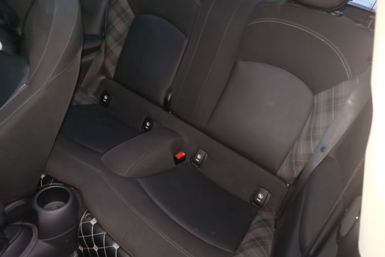 MINI 2018款 1.5T COOPER 经典派中控内饰21