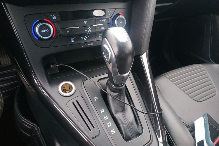 福特 福克斯 2015款 两厢 1.6L 自动风尚型中控内饰18