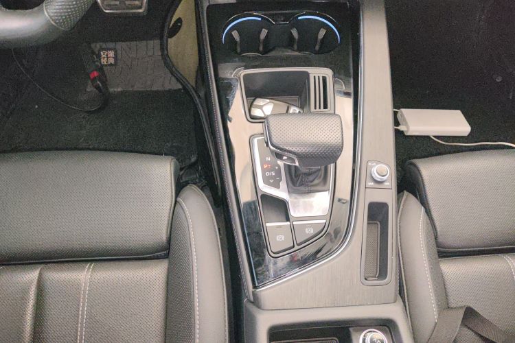奥迪A4L 2024款 40 TFSI 豪华动感型中控内饰18