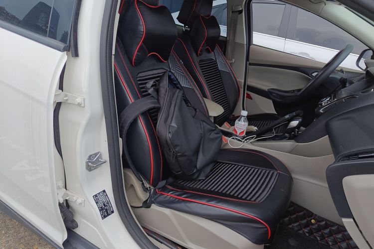 福特 福克斯 2018款 三厢经典 1.6L 自动舒适型智行版中控内饰41