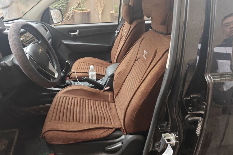 五十铃 瑞迈 2018款 2.8T经典版两驱豪华款加长货厢JE493ZLQ5F局部细节19