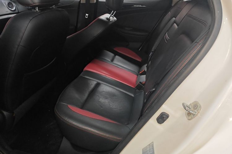 长安 逸动 2015款 1.6L 手动俊酷型 国V中控内饰21