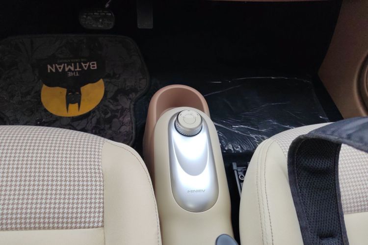 五菱汽车 宏光MINIEV 2025款 四门版 进阶款中控内饰18