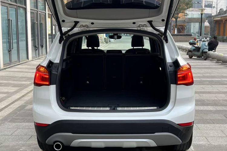 宝马X1 2018款 sDrive18Li 尊享型机舱底盘23