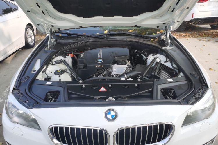 宝马5系 2017款 525Li 豪华设计套装机舱底盘24