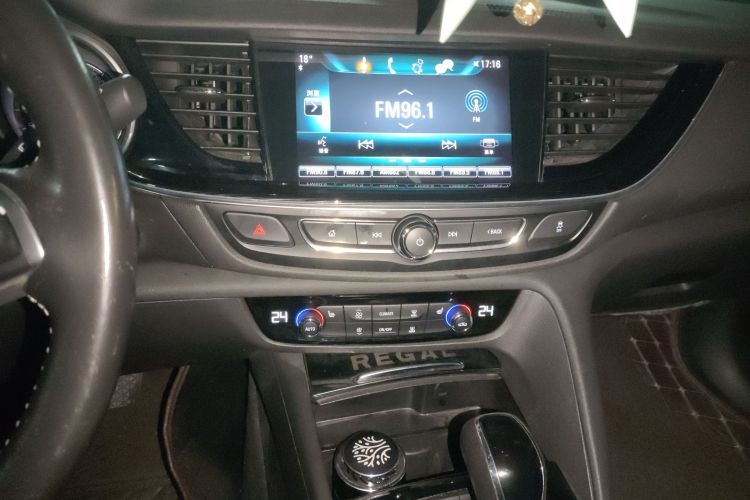 别克 君威 2017款 20T 精英型中控内饰16