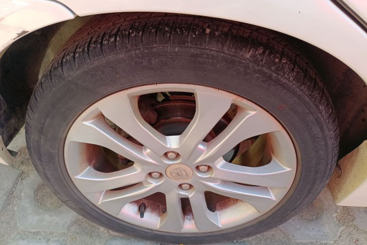 铃木 利亚纳A6 2014款 两厢 1.4L 手动理想型车身外观6008