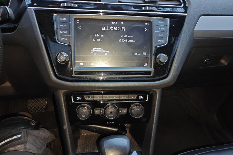 大众 途观L 2018款 330TSI 自动两驱豪华版中控内饰16