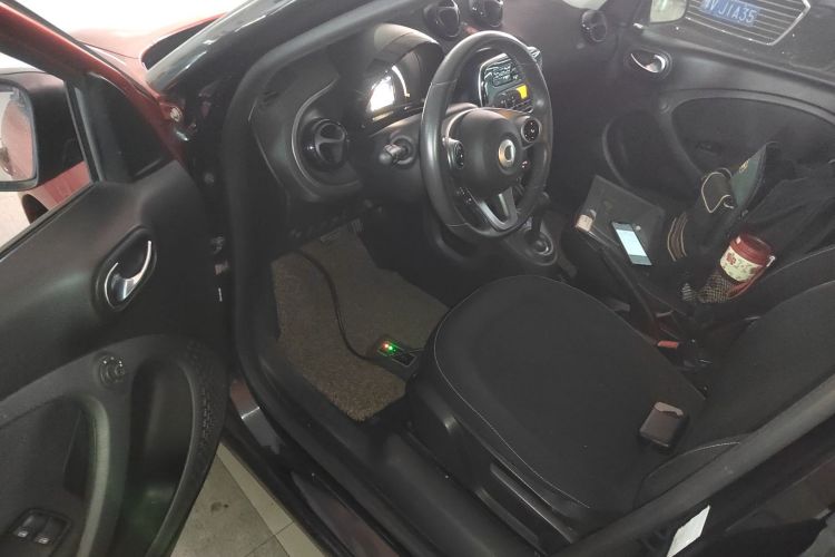 smart forfour 2018款 1.0L 52千瓦激情版中控内饰20