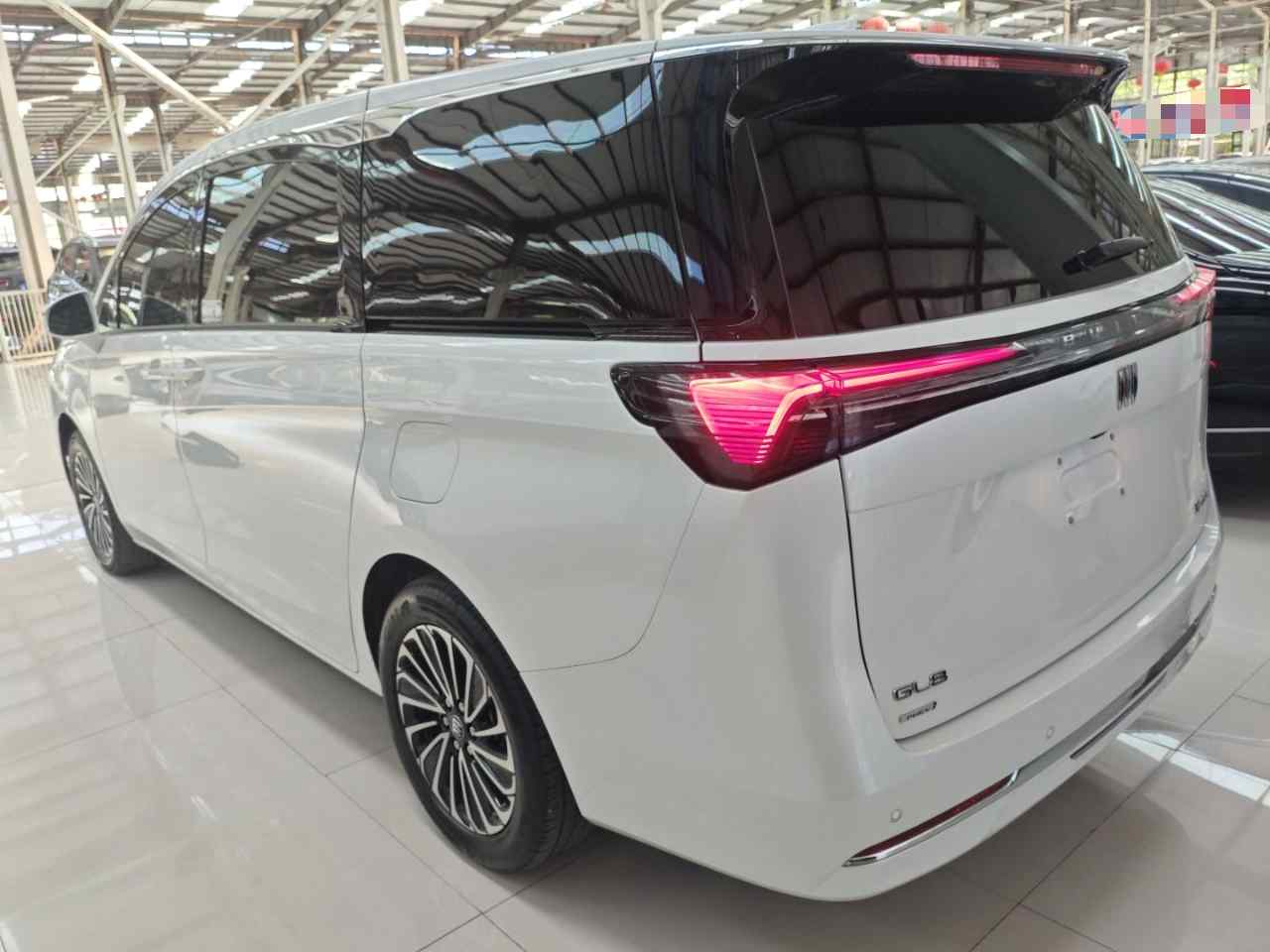 别克GL8新能源 2025款 陆尚 尊享版 7座(3)