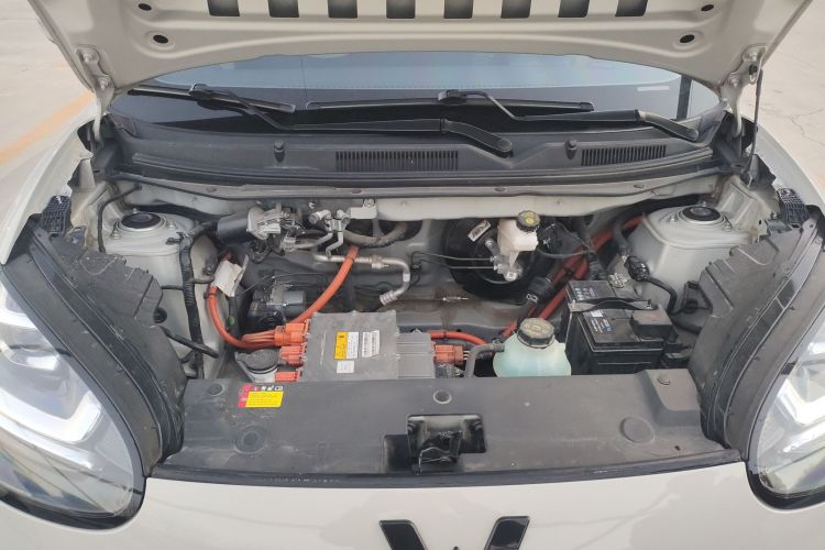 五菱汽车 五菱缤果 2023款 333km 快享款机舱底盘24