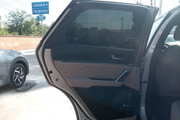 比亚迪 唐新能源 2025款 智驾版 DM-i 115KM 尊荣型中控内饰7008