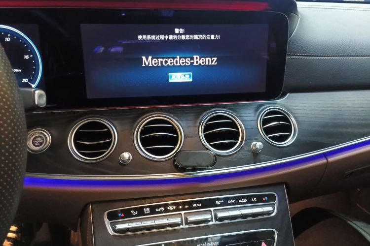 奔驰E级 2021款 E 300 L 运动豪华型中控内饰16