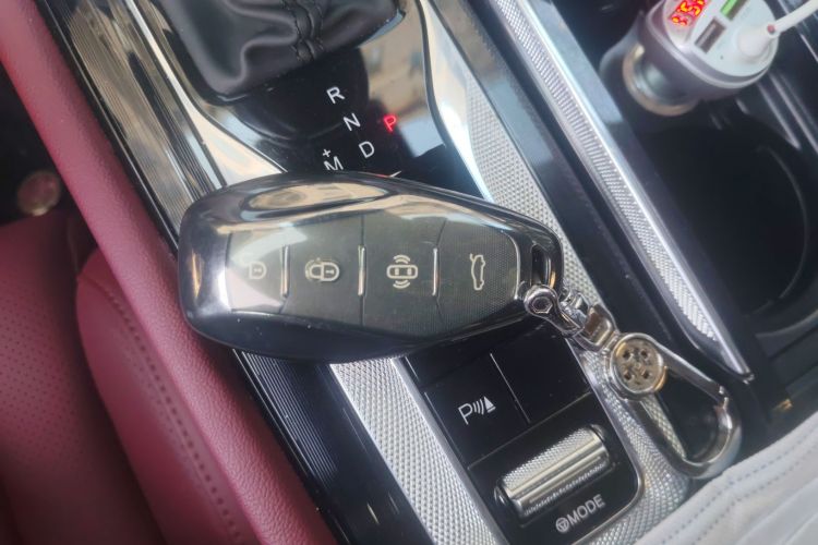 红旗H5 2023款 2.0T 自动智联旗享版中控内饰11