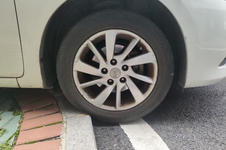 日产 轩逸 2014款 1.6XV CVT尊享版车身外观6007