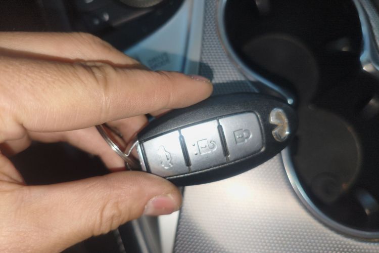 英菲尼迪Q50 2014款 3.7L 舒适版中控内饰11