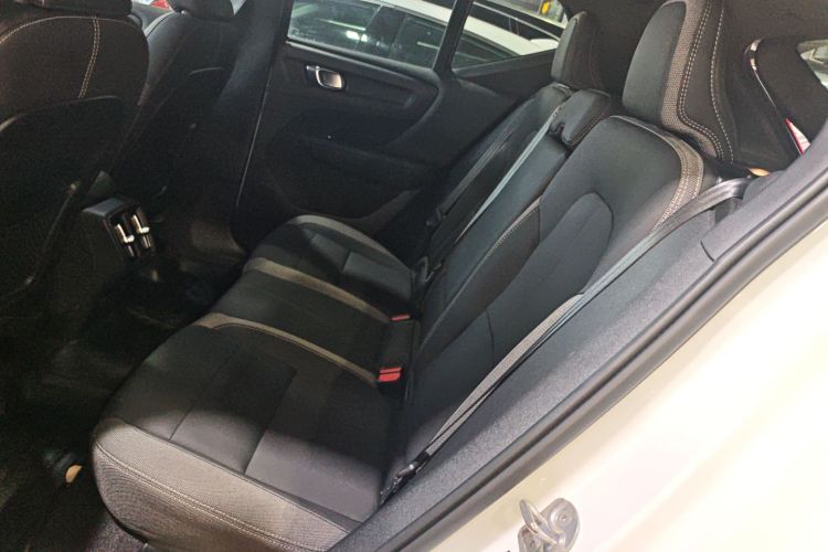 沃尔沃XC40 2023款 B3 智远豪华版中控内饰7004