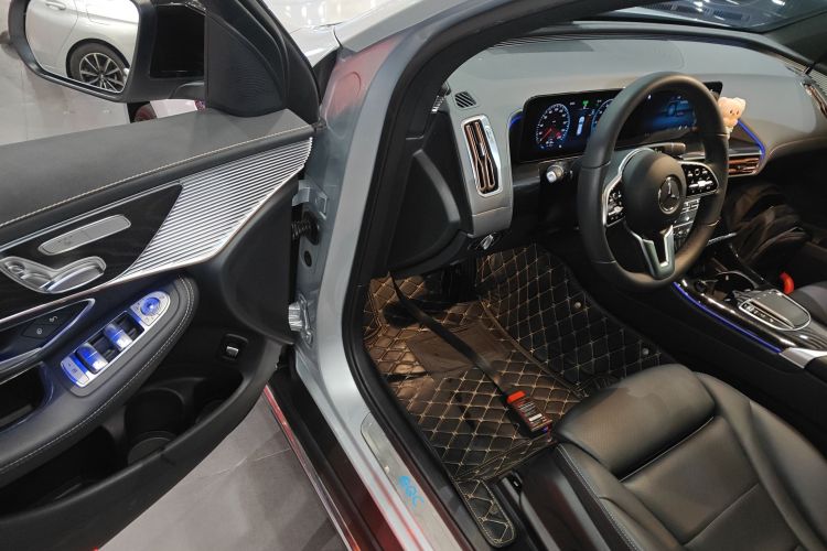 奔驰EQC 2022款 改款 EQC 350 4MATIC中控内饰7003