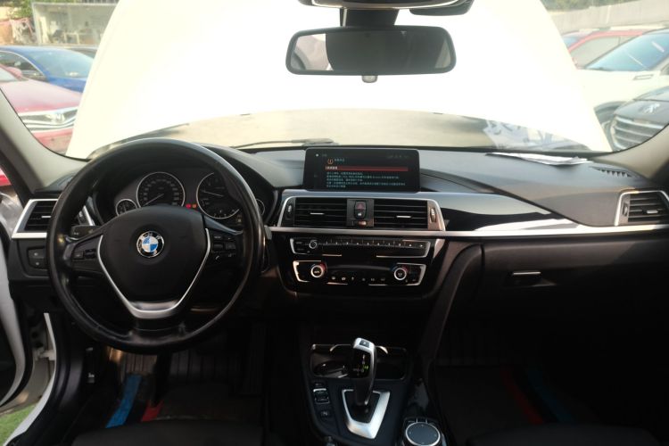 宝马3系 2018款 318Li中控内饰12