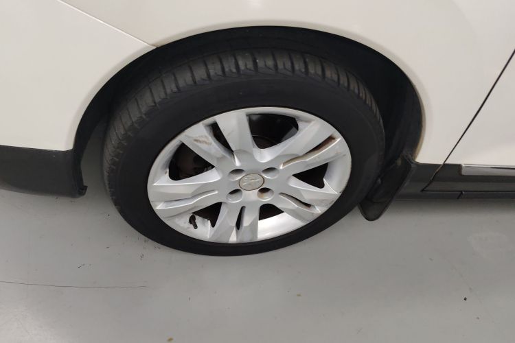 标致3008 2015款 2.0L 自动潮流版车身外观6001