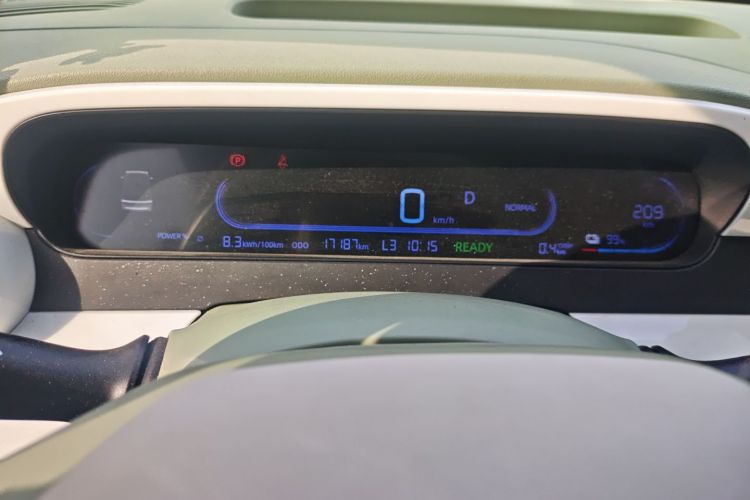 吉利银河 2025款 210km 熊猫骑士中控内饰14