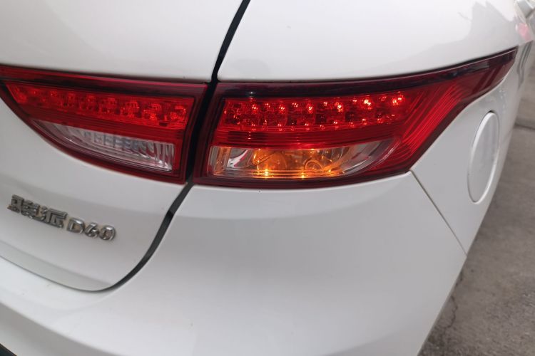 一汽 骏派D60 2016款 1.5L 手动豪华型车身外观9