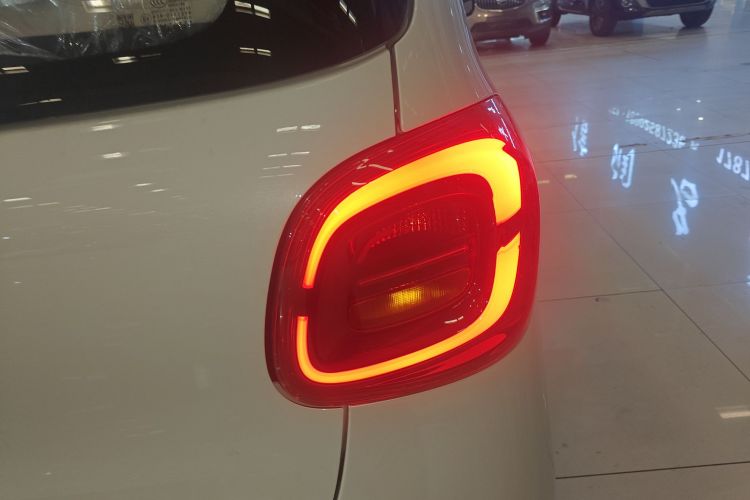 五菱汽车 宏光MINIEV 2025款 四门版 进阶款车身外观9