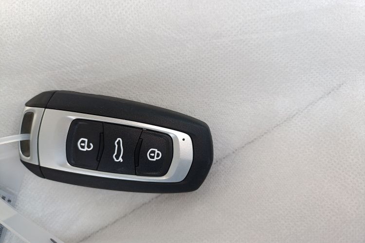 吉利银河 熊猫 2025款 210km 元气熊中控内饰7001