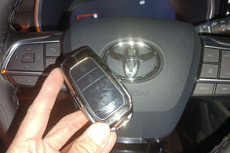 丰田 汉兰达 2024款 2.5L智能电混双擎两驱精英版 5座中控内饰11