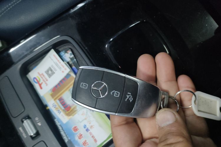 奔驰A级 2020款 A 180 L中控内饰11