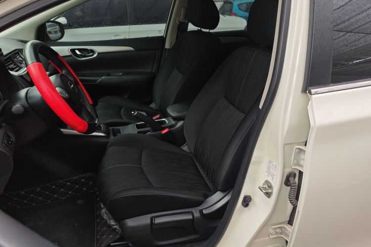 日产 轩逸 2024款 经典 1.6XE CVT舒适版中控内饰19