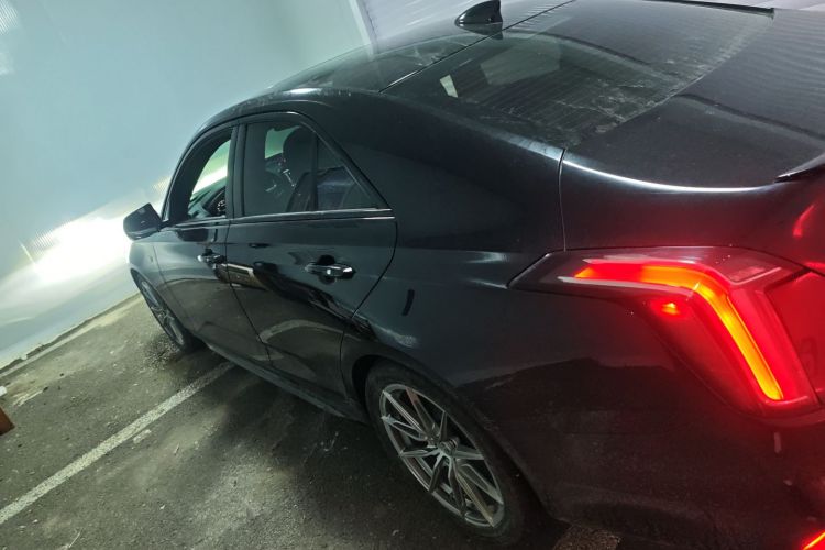 凯迪拉克CT4 2021款 28T 尊贵型车身外观4