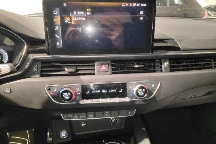 奥迪A4L 2024款 40 TFSI 豪华动感型中控内饰16