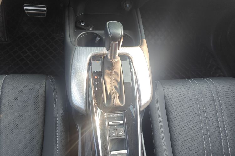 本田HR-V 2023款 240TURBO 劲致版中控内饰18