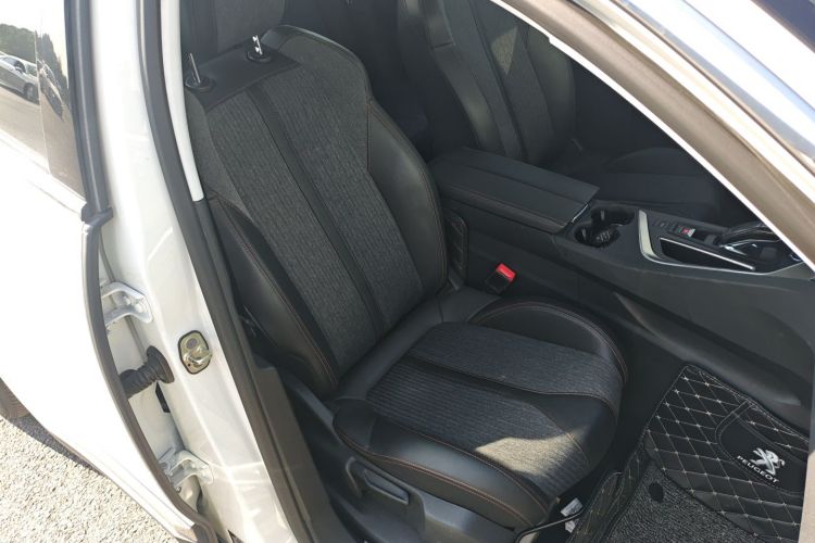 标致4008 2017款 350THP 精英版局部细节41